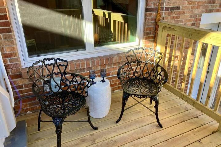 Downtown 2BR Apartment