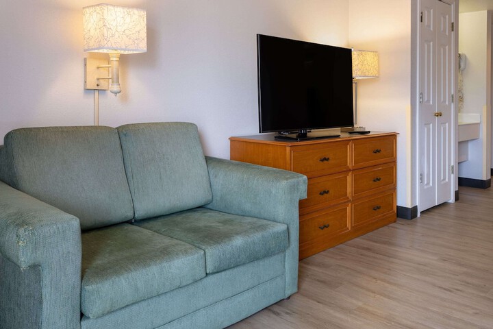 Room 18 of 35