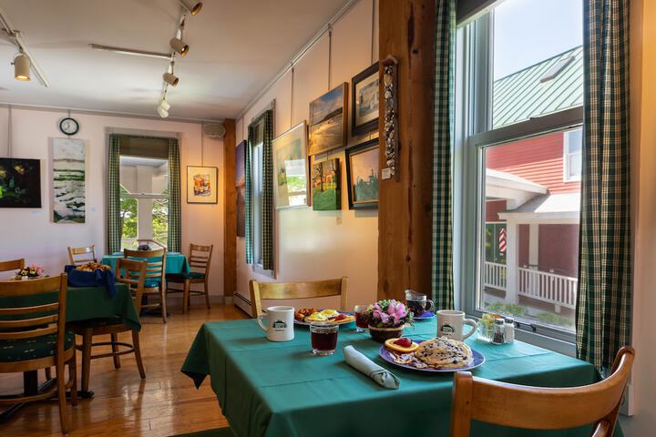 Breakfast/Coffee Service 126 of 191