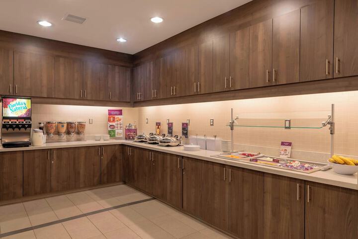 Residence Inn Akron South / Green