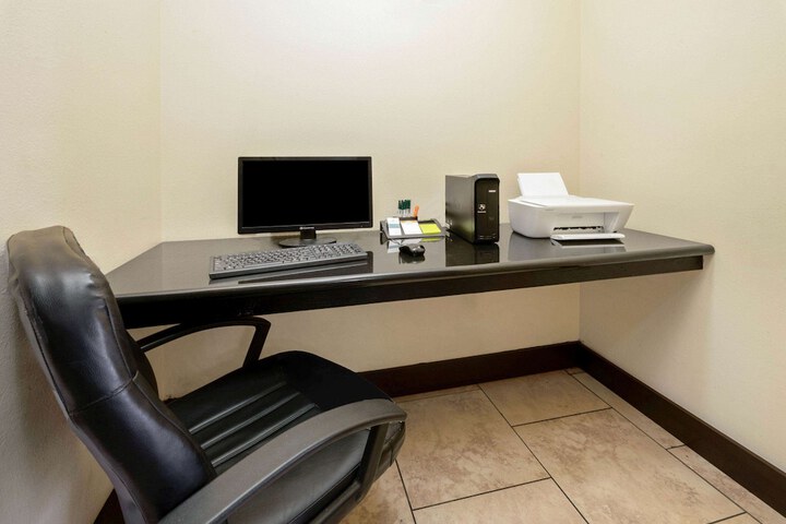 Business Center 31 of 31