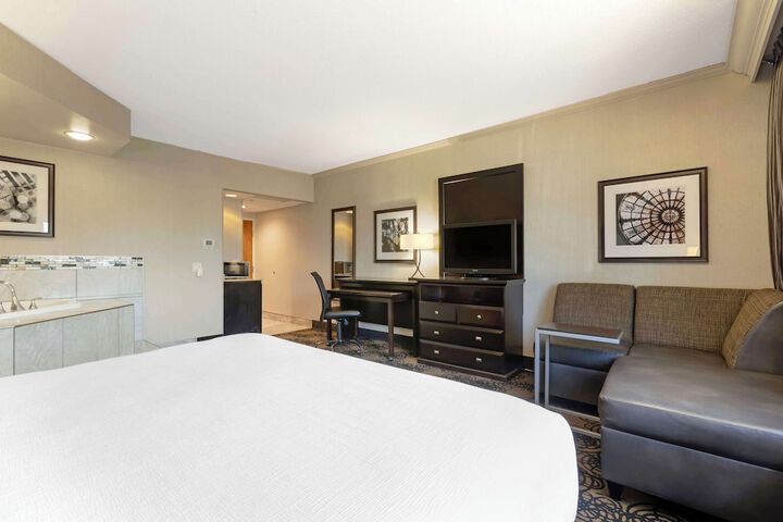 Best Western Plus Midwest Inn