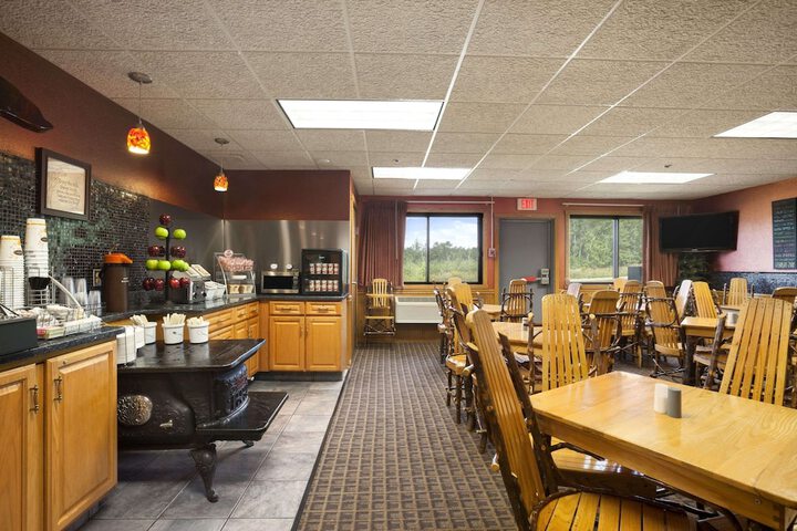 Super 8 by Wyndham Eveleth