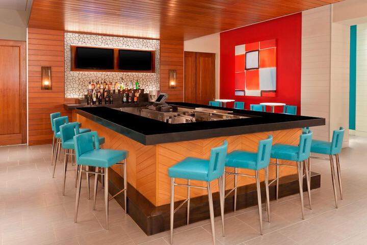 Lounge 51 of 60