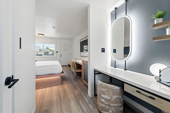 Room 13 of 20