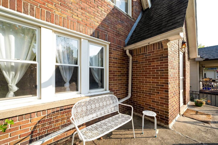 Ferndale Apartment w / Yard - Near the Detroit Zoo!