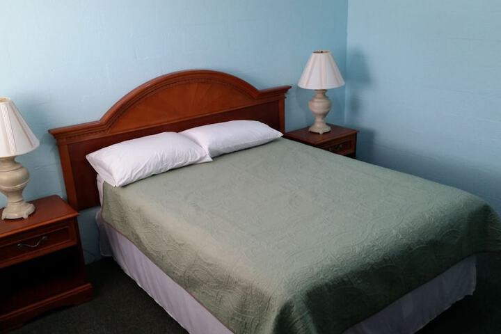 Room 8 of 9