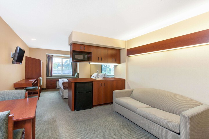 Microtel Inn & Suites by Wyndham Rogers