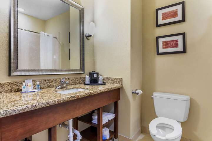 Comfort Inn & Suites (Formerly Executive Inn & Suites Mexia)