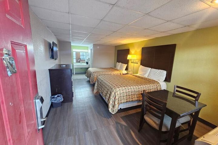 Room 7 of 10