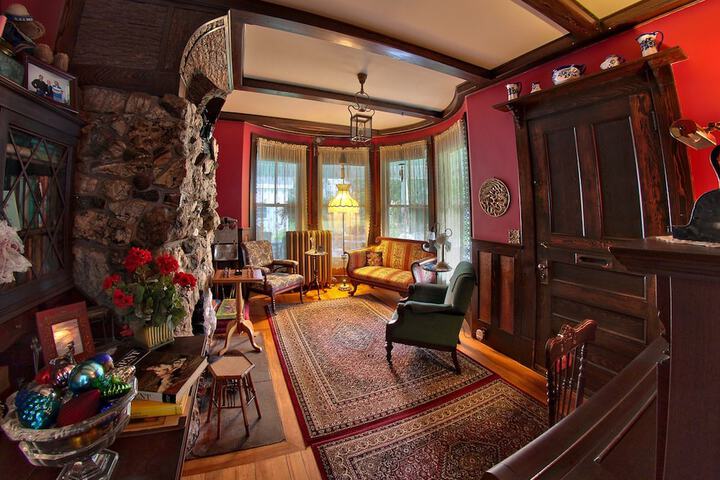 The Jeweled Turret Inn