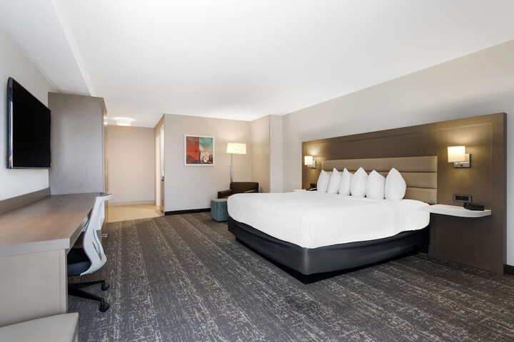 Room 25 of 39