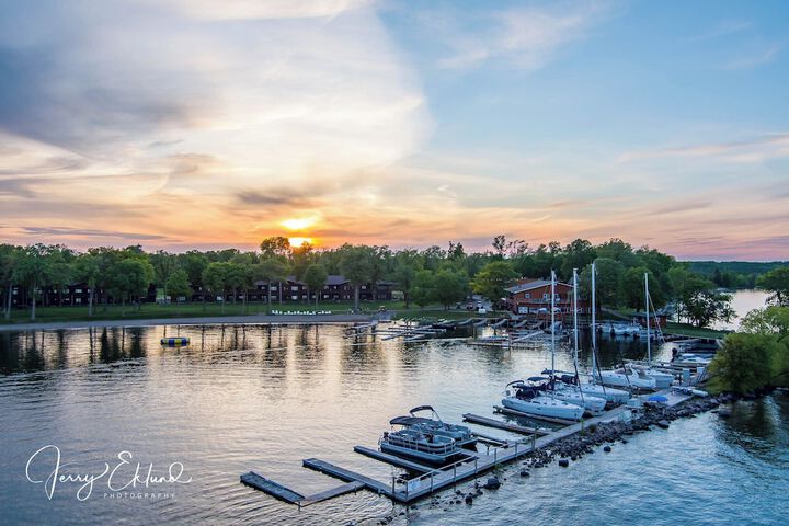 Horseshoe Bay Lodge
