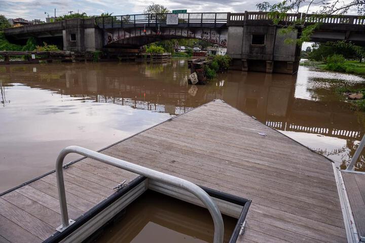 Chateau Royale Pet Friendly, on Bayou, Downtown!