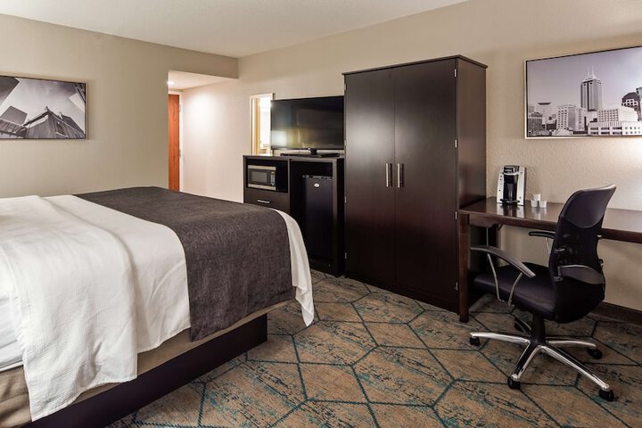 Room 13 of 28