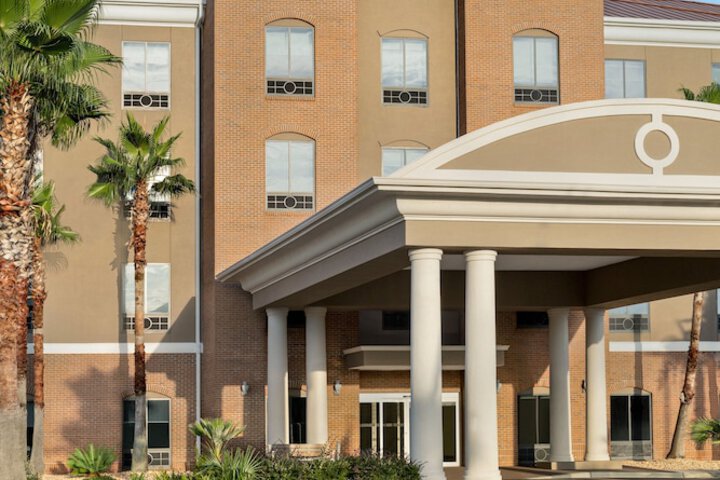 Holiday Inn Express Hotel & Suites Waycross by IHG