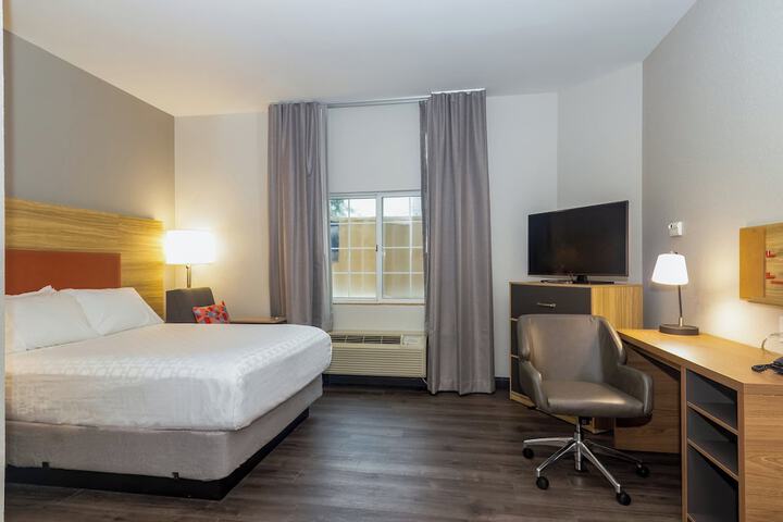 Room 34 of 40