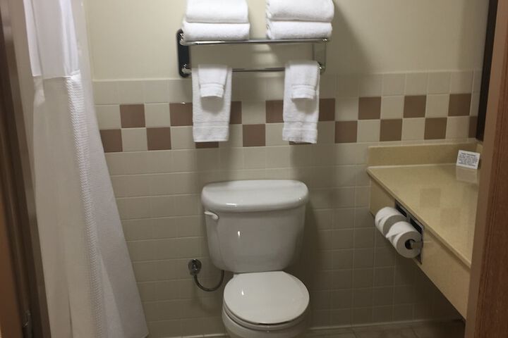 AmericInn by Wyndham Monmouth