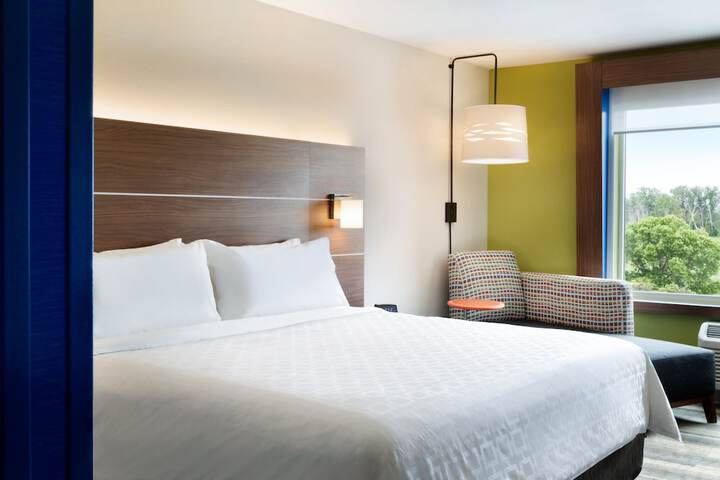 Holiday Inn Express Calhoun South by IHG