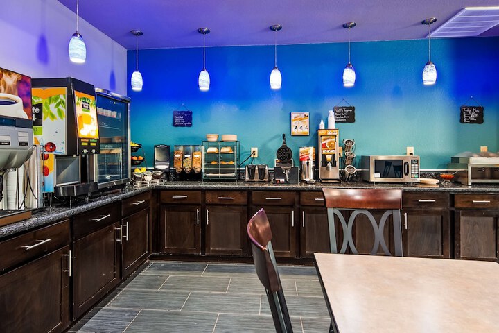 Best Western Plus Kenedy Inn