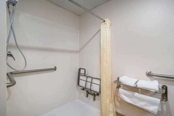 Room 12 of 32