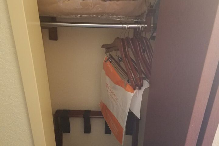 Room 32 of 60