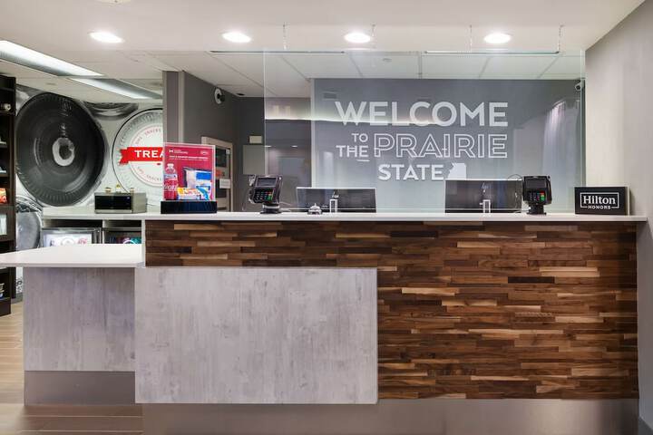 Hampton Inn & Suites Chicago / Hoffman Estates