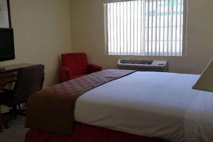 Europa Inn & Suites
