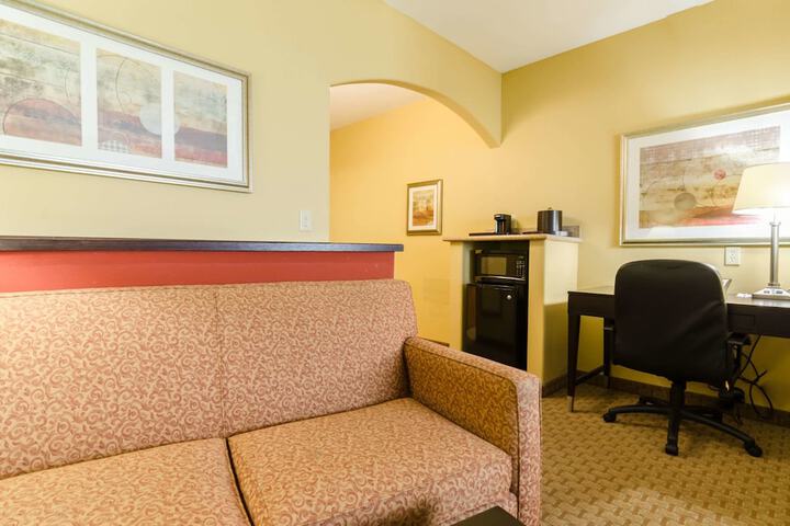 Room 33 of 84