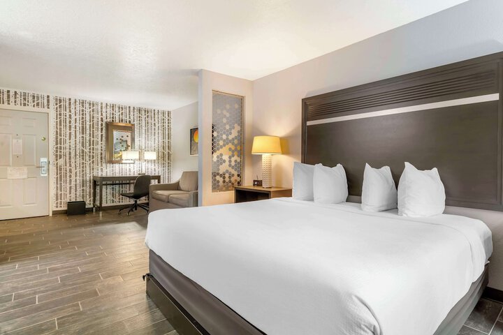 Room 46 of 75