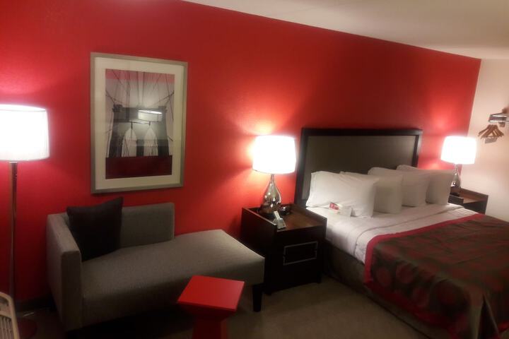 Room 32 of 63