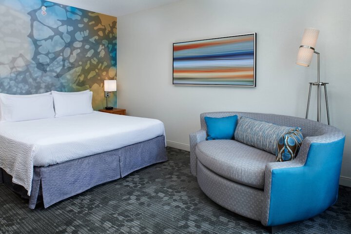 Room 10 of 29
