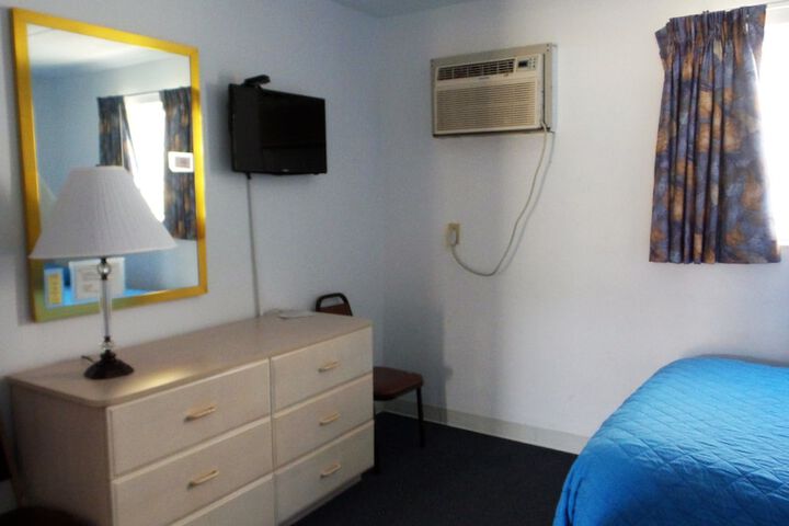 Golden Rail Motel