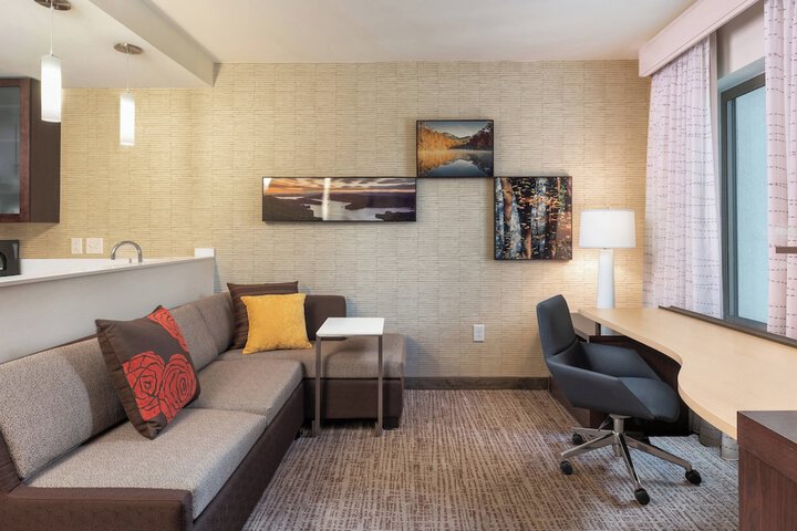 Room 9 of 18