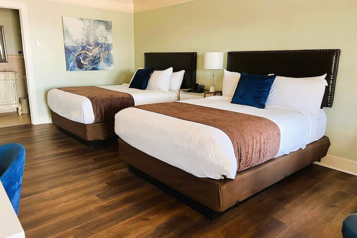 Room 4 of 17