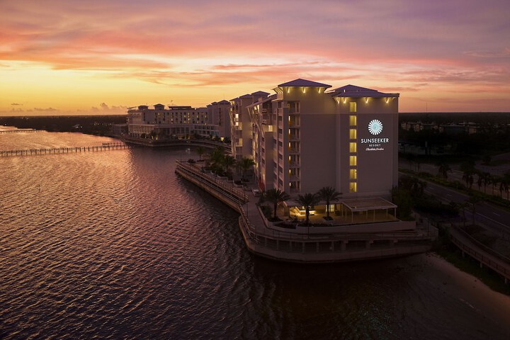 Hotel 5 of 79