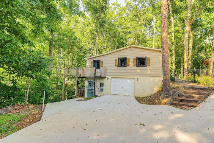 Dandridge Home on Douglas Lake w / Hot Tub & Dock!