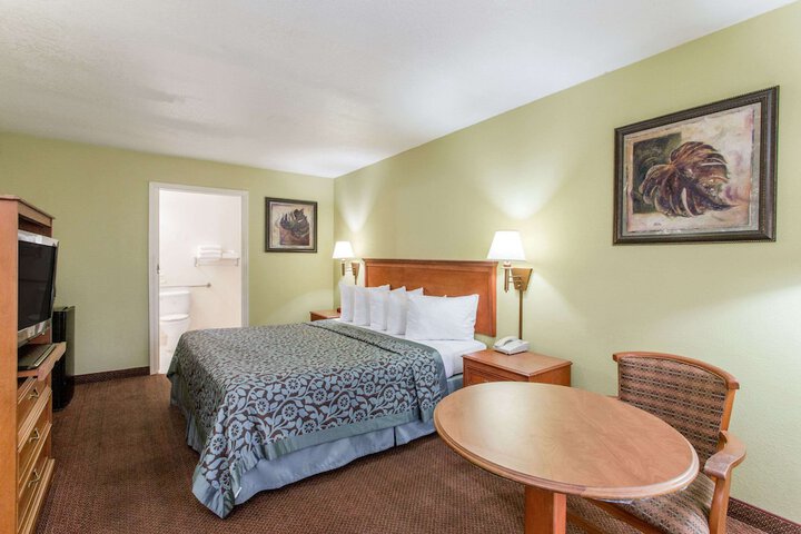Room 15 of 20
