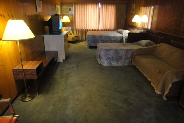 Room 9 of 32