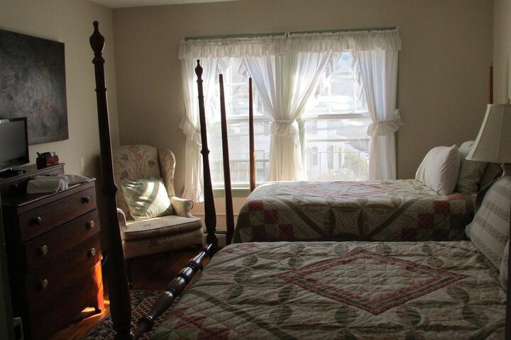 CURTIS HOUSE INN