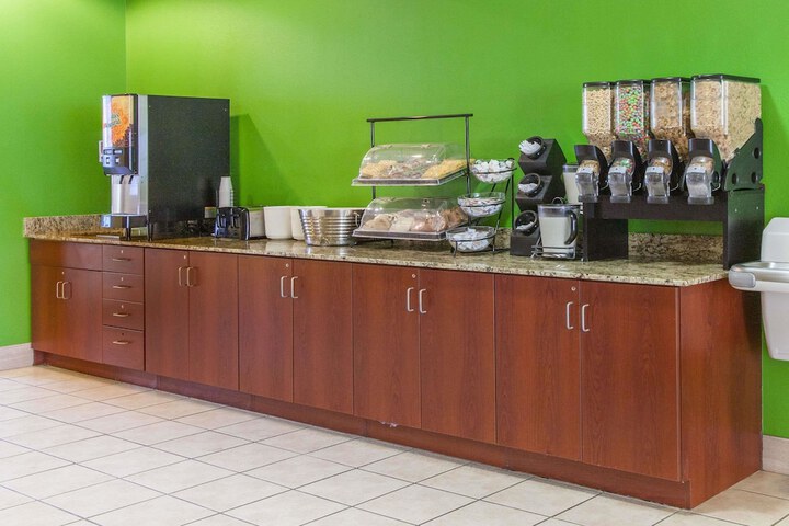 Breakfast/Coffee Service 15 of 16