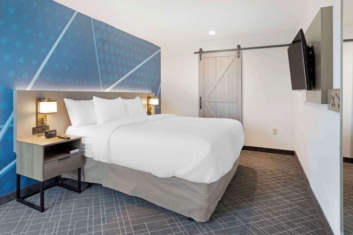 Room 35 of 53
