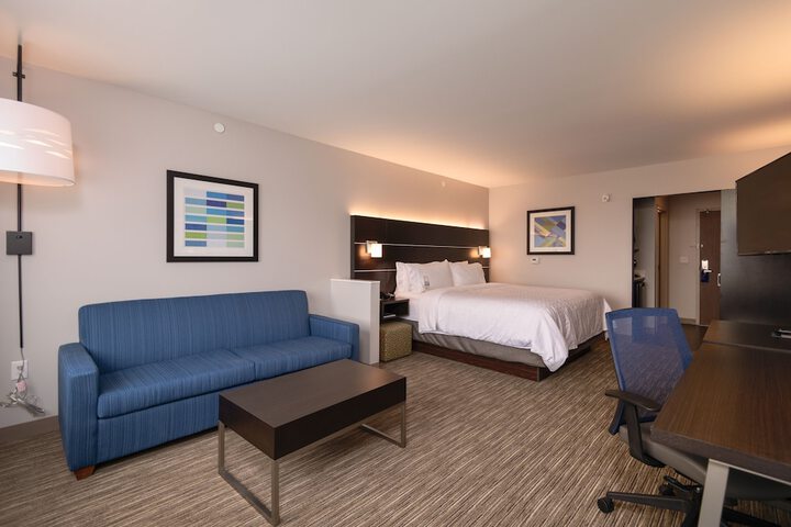 Room 13 of 28