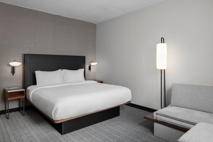 Room 27 of 48