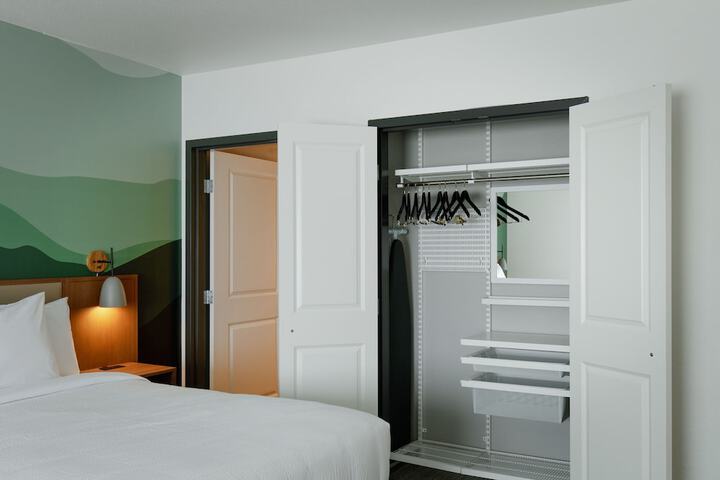 Room 29 of 34