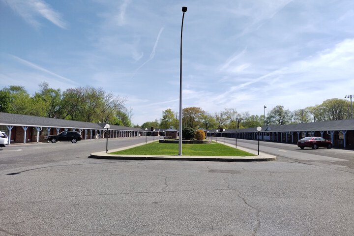 Budget Inn and Suites