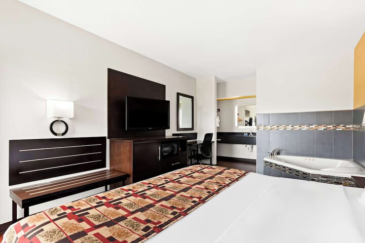 Room 17 of 27