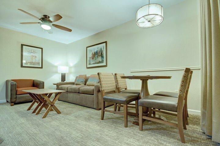 Room 16 of 28