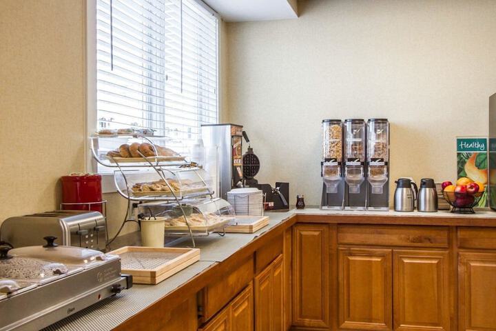 Breakfast/Coffee Service 35 of 38
