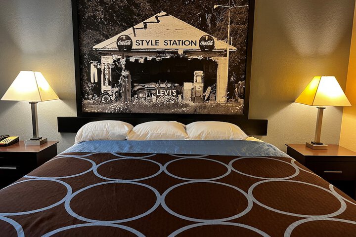 Super 8 by Wyndham Center